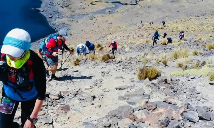 Corredores de Pico Austria Kilometro Vertical de Skyrunning Bolivia
